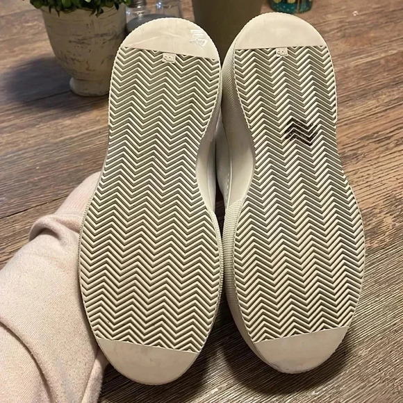 P448 White‎ Leather Sneakers Low Top Casual Shoes Silver Trim Size 36 - Picture 2 of 8